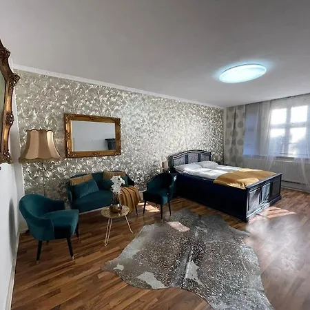 Royal Im Tilly Boardinghouse 公寓 *