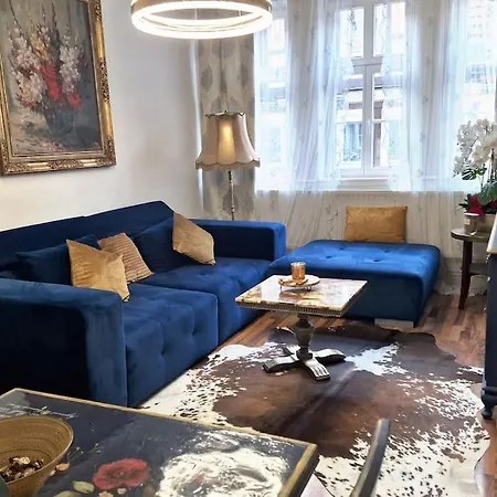 Royal Im Tilly Boardinghouse